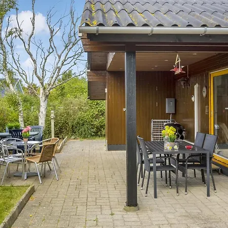 Naema - 500m From The Sea By Interhome